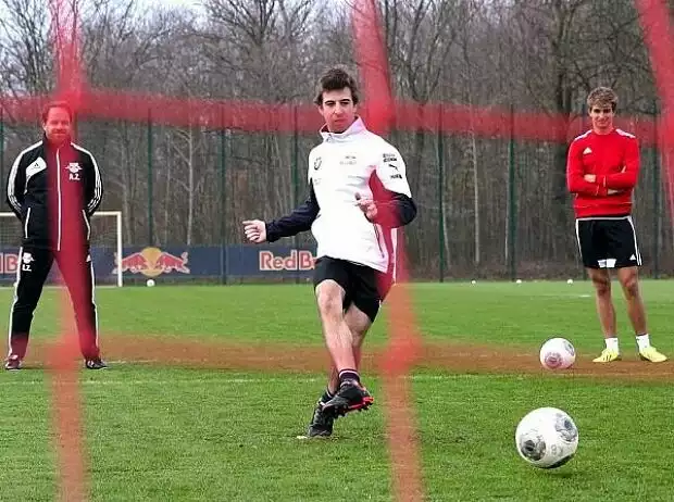 Titel-Bild zur News: Nico Müller, Antonio Felix da Costa, Fußball