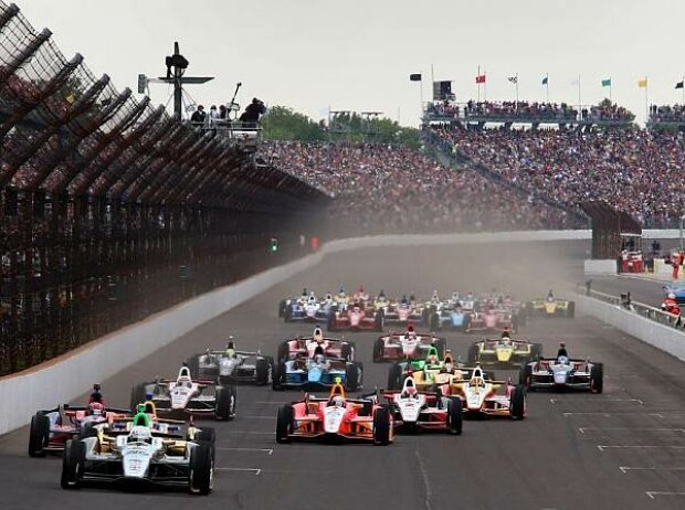 Titel-Bild zur News: Start zum 97. Indy 500