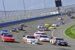 Three-Wide-Racing in Fontana: Kevin Harvick (Stewart/Haas), Elliott Sadler und Matt Kenseth (Gibbs) 