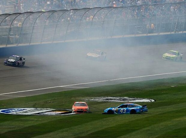 Aric Almirola, Brian Scott