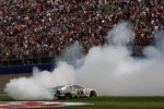 Kyle Busch (Gibbs) und die Sieger-Burnouts