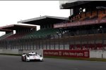 Tom Kristensen (Audi Sport) auf der Rennstrecke von Le Mans