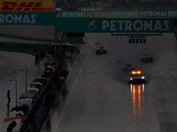 Titel-Bild zur News: Safety-Car in Malaysia 2012