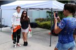 Nico Hülkenberg (Force India) mit einem weiblichen Fan
