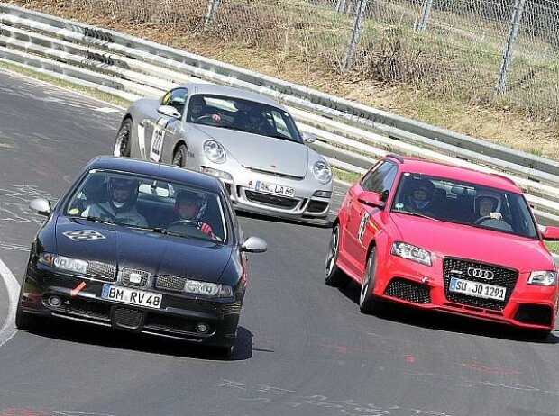 Bei den Gleichmäßigkeitsprüfungen fahren die Teilnehmer miteinander, nicht gegeneinander Bei den Gleichmäßigkeitsprüfungen fahren die Teilnehmer miteinander, nicht gegeneinander