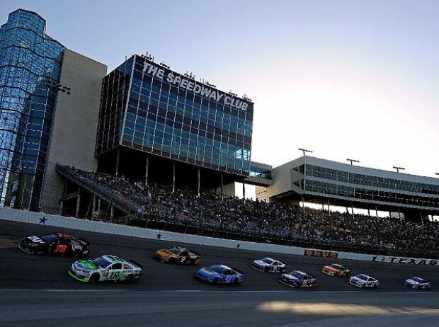 Titel-Bild zur News: Start zum NRA 500 auf dem Texas Motor Speedway im April 2013
