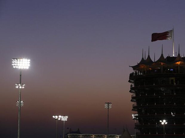 Titel-Bild zur News: Bahrain Manama Licht Flutlicht