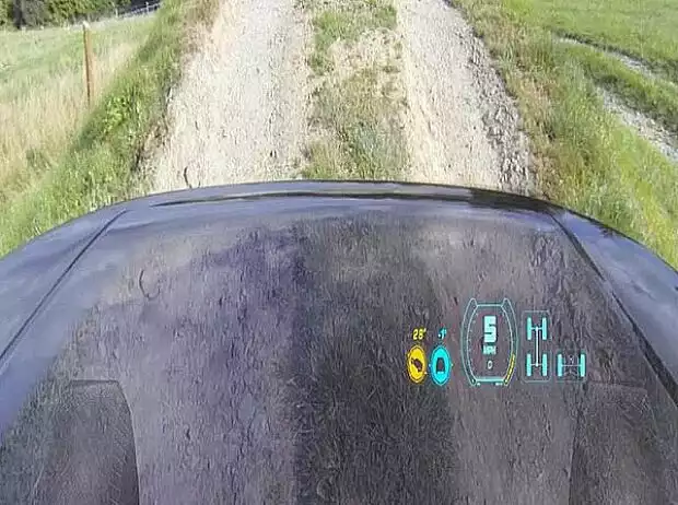 Land Rover "Transparent Bonnet"-System Titel-Bild zur News: Land Rover "Transparent Bonnet"-System