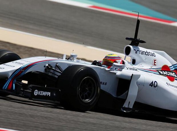 Titel-Bild zur News: Felipe Nasr testet 2015er-Pirelli-Reifen
