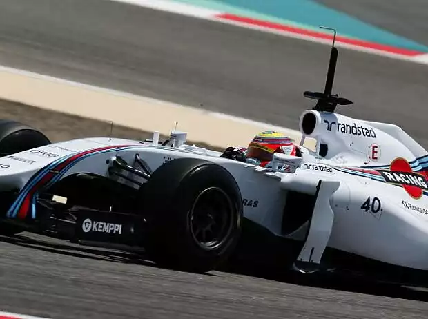 Felipe Nasr testet 2015er-Pirelli-Reifen Titel-Bild zur News: Felipe Nasr testet 2015er-Pirelli-Reifen
