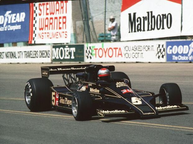 Mario Andretti in Long Beach 1977 Mario Andretti in Long Beach 1977