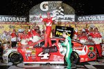 Kevin Harvick (Stewart/Haas) in der Victory Lane