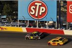 Jeff Gordon (Hendrick) und Joey Logano (Penske) 