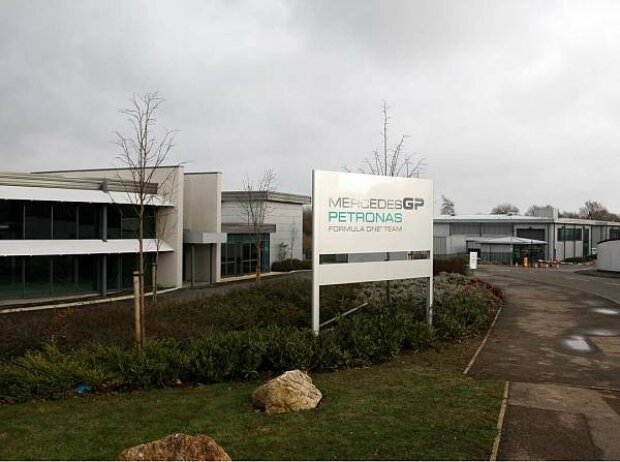 Titel-Bild zur News: Mercedes-Fabrik in Brackley