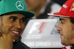 Lewis Hamilton (Mercedes) und Fernando Alonso (Ferrari) 