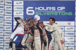 Toyota-Gruppenbild mit "Fremdling": Mark Webber (Porsche) schleicht sich dazu