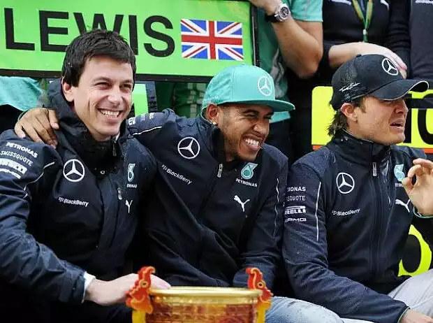 Titel-Bild zur News: Toto Wolff, Lewis Hamilton, Nico Rosberg