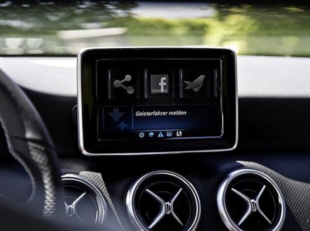 Car-to-X-Kommunikation bei Mercedes-Benz: einen Geisterfahrer melden 