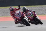 Andrea Dovizioso vor Michele Pirro (Ducati) 