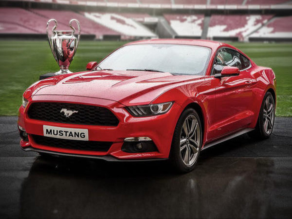 Ford Mustang im Lissaboner Stadion Auto-Medienportal.Net/Ford