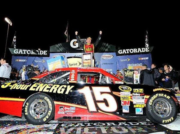 Clint Bowyer Clint Bowyer