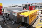 Mercedes- und Renault-Trucks im Paddock