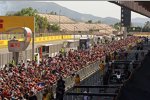 Tausende Fans beim Pitwalk in Barcelona