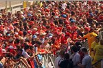 Tausende Fans beim Pitwalk in Barcelona