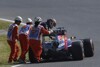 Bild zum Inhalt: "Suzie" zickt: Vettel rollt aus und greift zum Feuerlöscher