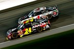 Jeff Gordon (Hendrick) und Kevin Harvick (Stewart/Haas) im Zweikampf