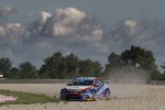 Tom Coronel (ROAL-Chevrolet) pflügt durchs Kiesbett