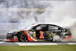 Sieger-Burnout von Jamie McMurray (Ganassi) 