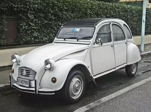 Citroen 2CV Titel-Bild zur News: Citroen 2CV