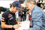 Jean-Eric Vergne (Toro Rosso) schreibt eine Grußbotschaft an Michael Schumacher 