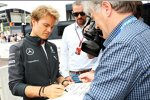 Nico Rosberg (Mercedes) schreibt eine Grußbotschaft an Michael Schumacher 
