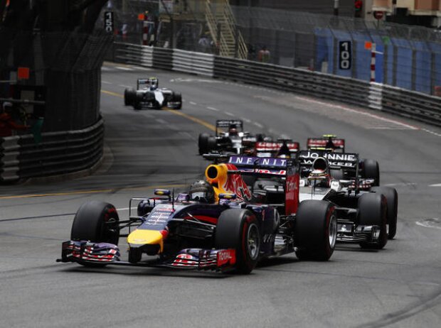 Sebastian Vettel, Kevin Magnussen Sebastian Vettel, Kevin Magnussen