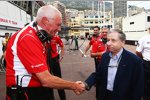FIA-Präsident Jean Todt gratuliert John Booth zu den ersten Punkten für Marussia