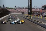 Start zum 98. Indy 500: James Hinchcliffe (Andretti) übernimmt sofort die Führung