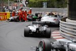 Nico Rosberg (Mercedes), Lewis Hamilton (Mercedes) und Sergio Perez (Force India) 