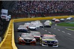 Matt Kenseth (Gibbs) und Clint Bowyer (Waltrip) führen einen Pulk an