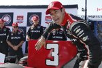 Helio Castroneves bejubelt seine dritte Detroit-Pole