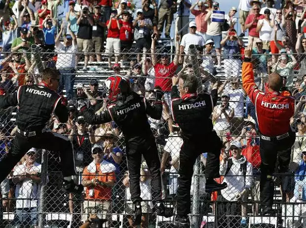 Helio Castroneves Titel-Bild zur News: Helio Castroneves