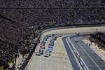 Start zum FedEx 400 mit Brad Keselowski (Penske) und Kyle Busch (Gibbs) in Reihe eins