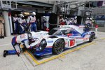 Alexander Wurz, Stephane Sarrazin und Kazuki Nakajima (Toyota)  