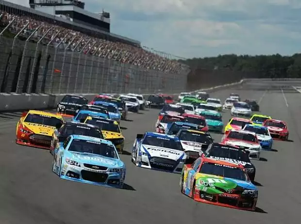 Kyle Busch, Jimmie Johnson Titel-Bild zur News: Kyle Busch, Jimmie Johnson