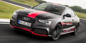 Audi RS5 TDI beim Sprung nach vorn