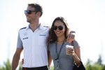 Jenson Button (McLaren) mit Jessice Michibata