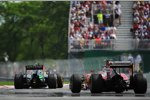 Sergio Perez (Force India) und Kimi Räikkönen (Ferrari) 