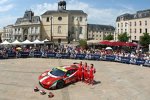 Das AF-Corse-Team bei der Technischen Abnahme