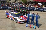 Das AF-Corse-Team bei der Technischen Abnahme